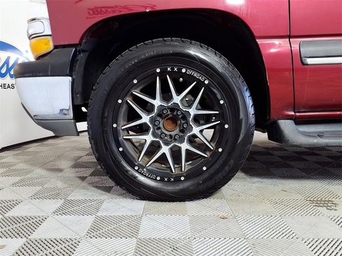 Used 2004 Chevrolet Suburban LS w/ Preferred Equipment Group image 7