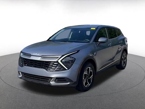Used 2025 Kia Sportage LX image 4