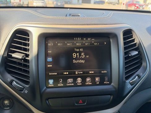 Used 2015 Jeep Cherokee Latitude w/ Comfort/Convenience Group image 22