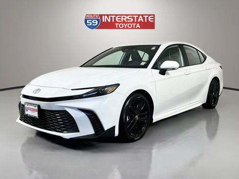 Used 2026 Toyota Camry SE w/ Convenience Package FWD image 3