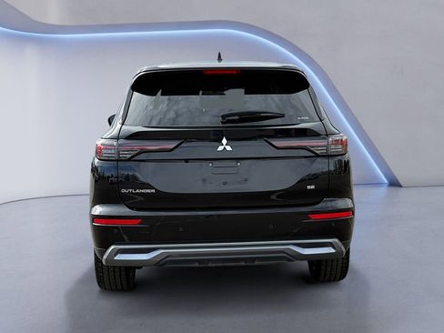 Used 2025 Mitsubishi Outlander SE image 4