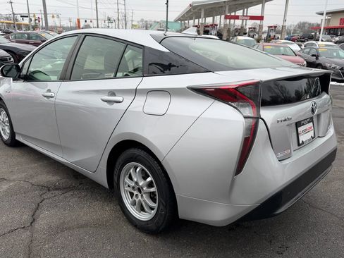 Used 2017 Toyota Prius Two image 3