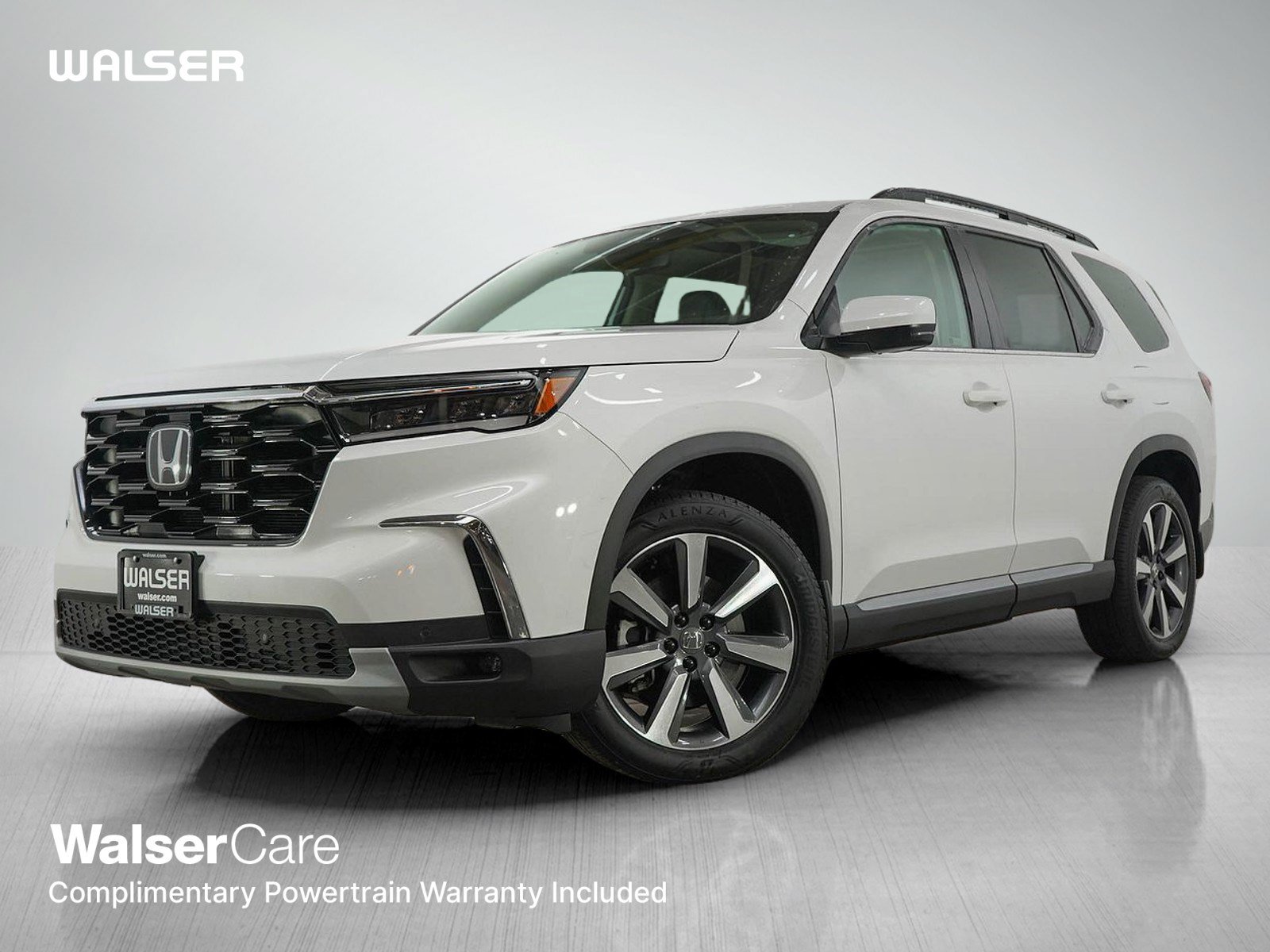 Used 2024 Honda Pilot Touring image 1
