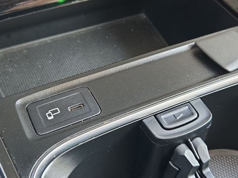 Used 2020 Mercedes-Benz GLB 250 image 31