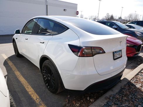 Used 2021 Tesla Model Y Long Range image 4