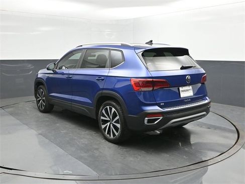 Certified 2023 Volkswagen Taos SE image 5