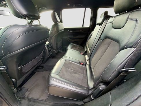 Used 2024 Jeep Grand Cherokee Altitude image 21