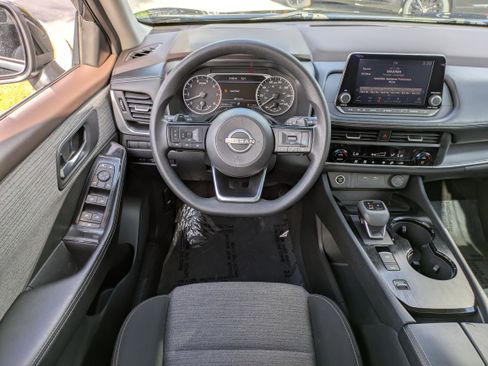 Used 2023 Nissan Rogue SV image 17