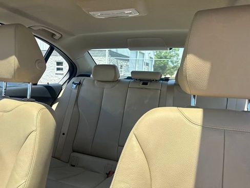 Used 2018 BMW 320i xDrive Sedan w/ Premium Package AWD/4WD image 20