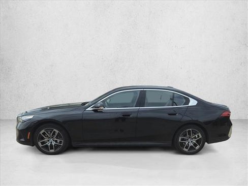 Used 2026 BMW 530i xDrive image 3