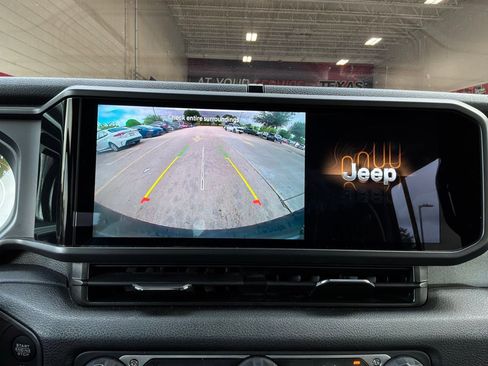 Used 2025 Jeep Wrangler Unlimited Sport AWD/4WD image 28
