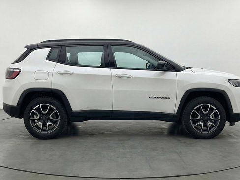 Used 2025 Jeep Compass Trailhawk image 11