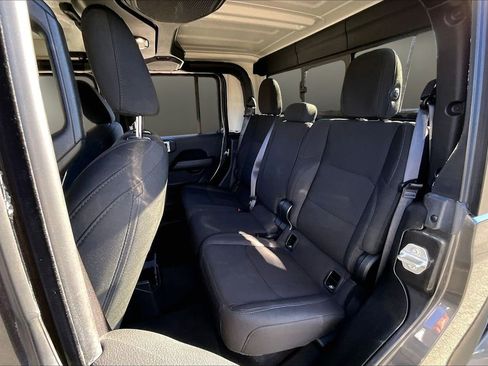 Certified 2023 Jeep Gladiator Overland image 22