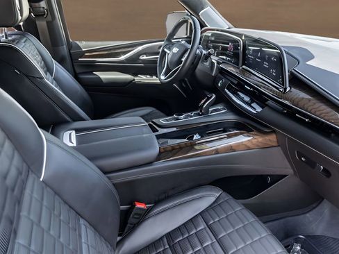 Certified 2024 Cadillac Escalade ESV Sport Platinum w/ LPO, ONYX Package AWD/4WD image 32