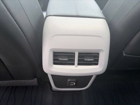 Used 2024 GMC Terrain SLT AWD/4WD image 13
