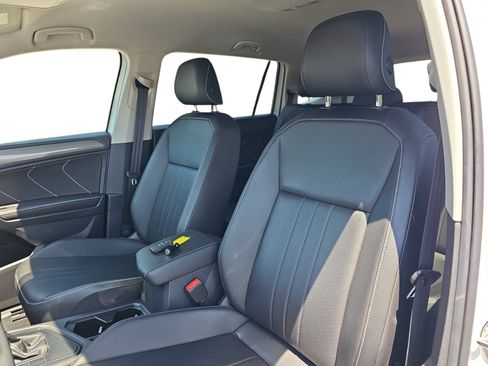 Used 2023 Volkswagen Tiguan SE FWD image 12
