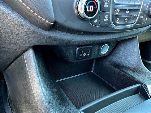 Used 2019 Chevrolet Traverse LT w/ LPO, Cargo Package FWD image 16