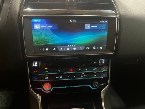 Used 2017 Jaguar XE Prestige RWD image 25