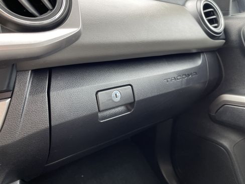 Used 2022 Toyota Tacoma SR5 RWD image 30