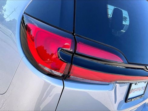 Used 2024 Chrysler Pacifica Touring-L FWD image 26