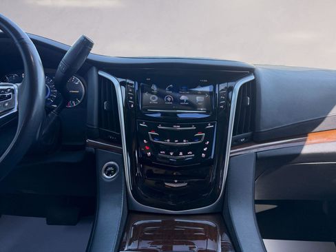 Used 2020 Cadillac Escalade 2WD image 11