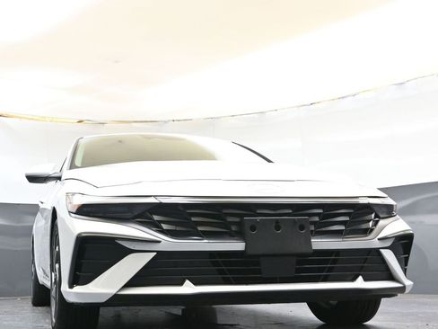 Certified 2025 Hyundai Elantra SEL w/ Cargo Package image 44