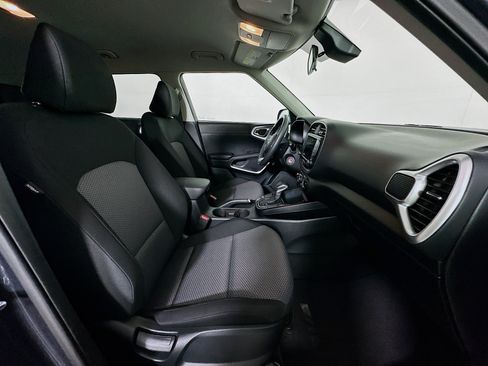 Used 2025 Kia Soul LX w/ LX Technology Package FWD image 29