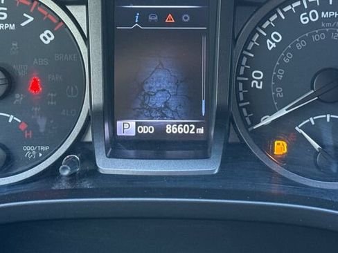 Used 2021 Toyota Tacoma TRD Off-Road w/ Technology Package AWD/4WD image 26