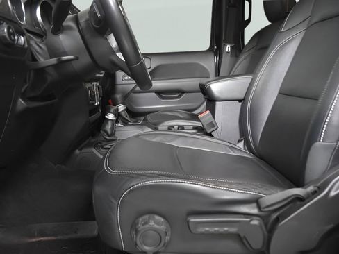 Used 2022 Jeep Gladiator Overland AWD/4WD image 17