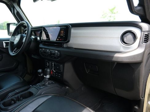 Used 2025 Jeep Wrangler Unlimited Sport AWD/4WD image 31