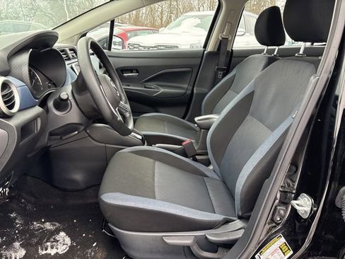 Used 2025 Nissan Versa SV image 9