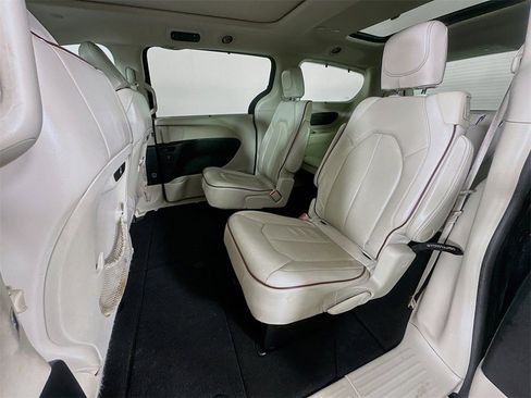 Used 2020 Chrysler Pacifica Limited w/ Tire & Wheel Group image 32