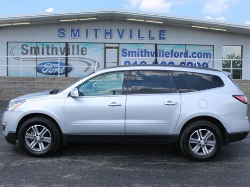 Used 2016 Chevrolet Traverse LT FWD image 2