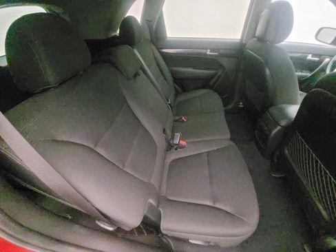 Used 2015 Kia Sorento LX image 19