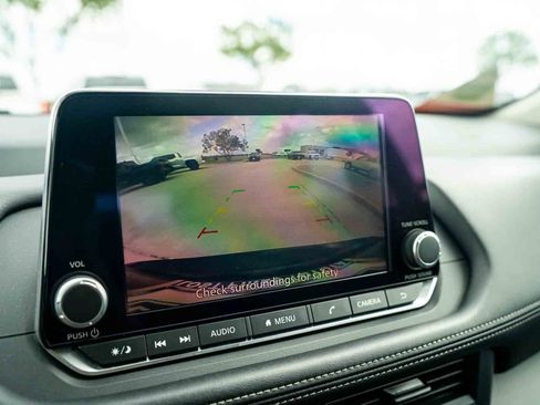 Used 2024 Nissan Rogue S FWD image 19