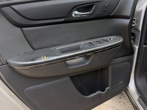 Used 2014 GMC Acadia SLT image 15