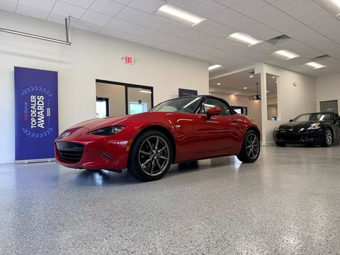Used 2017 MAZDA MX-5 Miata Grand Touring RWD image 12