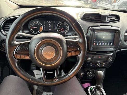 Used 2018 Jeep Renegade Altitude image 10