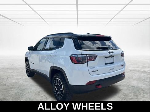 Used 2024 Jeep Compass Trailhawk image 7