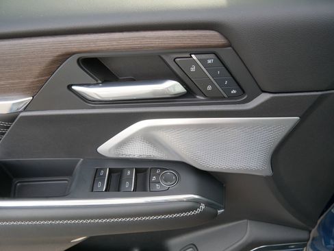 Used 2025 GMC Acadia Denali w/ Super Cruise Package image 16