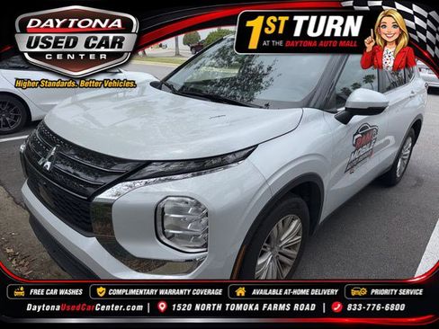 Used 2024 Mitsubishi Outlander ES FWD image 1