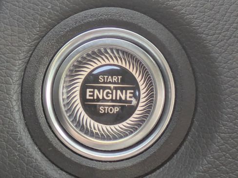 Used 2022 Mercedes-Benz GLC 300 4MATIC image 32