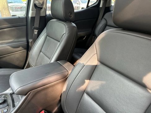 Used 2023 GMC Acadia SLT w/ Elevation Edition FWD image 8