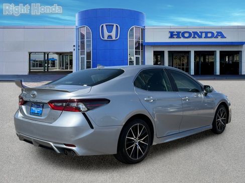 Used 2024 Toyota Camry SE FWD image 8