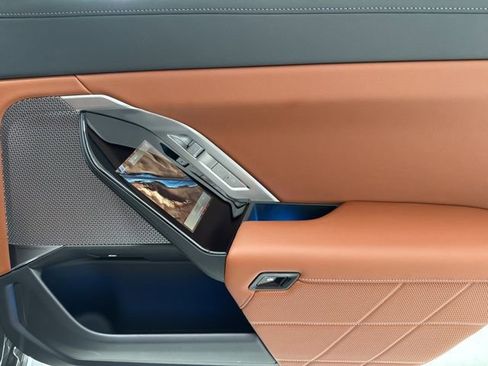 Used 2024 BMW i7 xDrive60 w/ Premium Package image 69