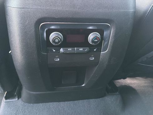 Used 2023 Chevrolet Suburban Premier image 21