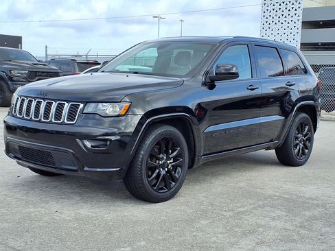 Used 2018 Jeep Grand Cherokee Altitude image 22