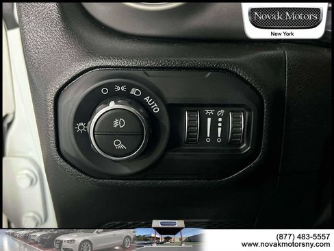 Used 2022 Jeep Gladiator Sport AWD/4WD image 19