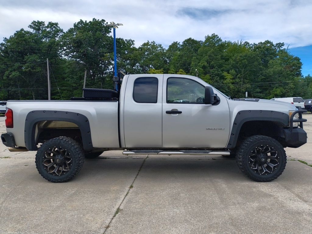 Used 2011 Chevrolet Silverado 2500 LT w/ Interior Plus Package AWD/4WD image 3