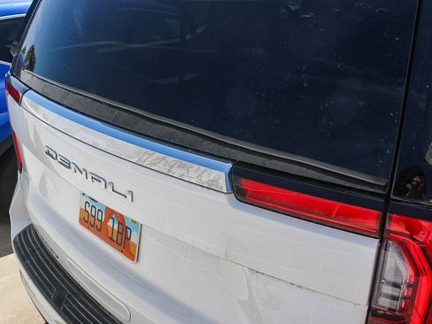 Used 2025 GMC Yukon XL Denali image 13